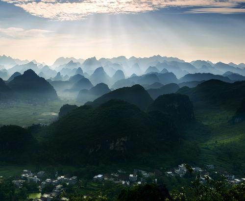 航拍美丽南宁马山风光