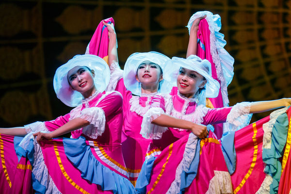 大型歌舞秀《风情东南亚》汇集了东盟十国歌舞