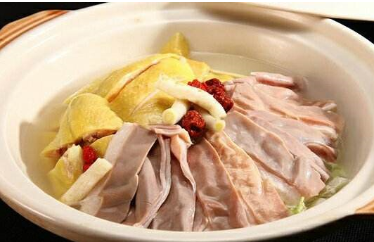 滋補養顏湯——豬肚雞