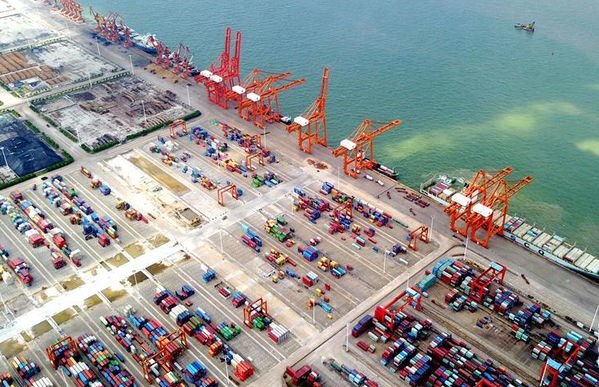 钦州：吹沙填海十余年建保税港区