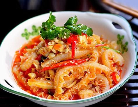 串串香火鍋饞人 紅油涼菜飄香