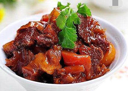烹饪大师教您制作好吃的红烧牛腩