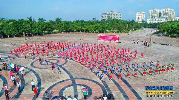 港口区桃花湾社区举行庆祝广西壮族自治区成立60周年群众广场舞文艺活动