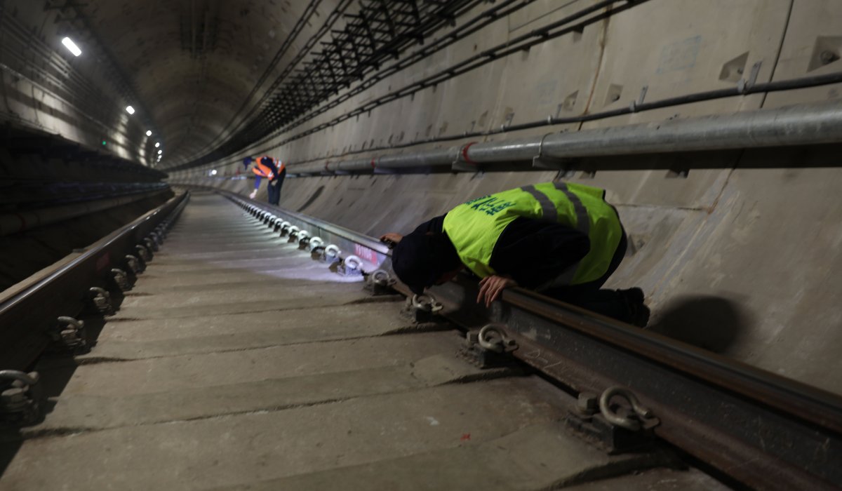 地铁隧道中的光