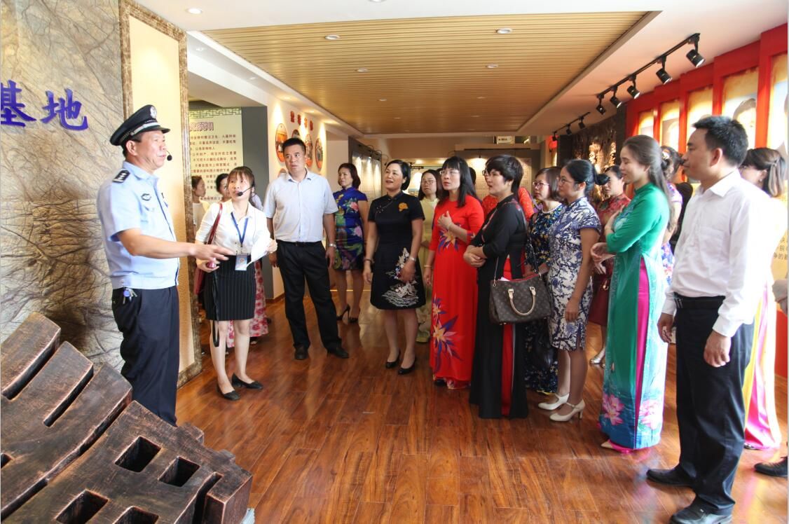 中越联合开展禁毒宣传活动