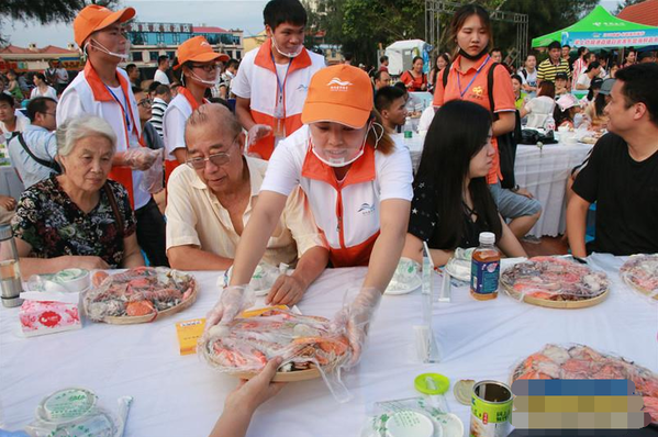 防城港：白浪滩东盟国际海鲜嘉年华吸引9万游客
