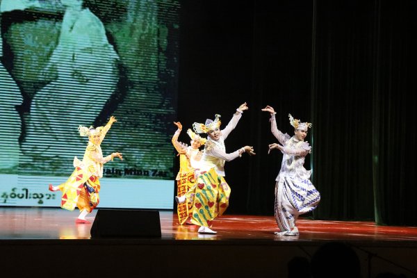 不一样的魅力！缅甸戏剧艺术团惊艳东盟戏剧周舞台