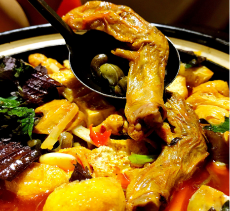 美丽厨娘： 潇涵教您做田螺鸭脚煲