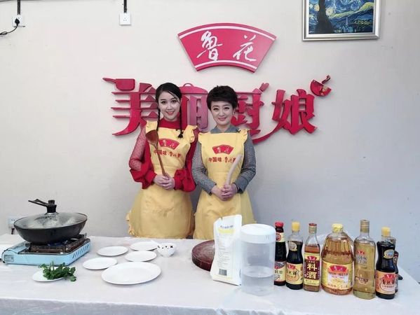 美丽厨娘：刘骁教您烹制皖北特色菜肴“地锅鸡”