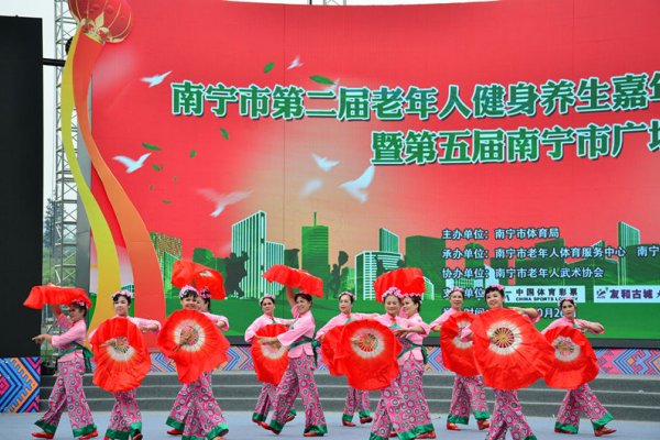 看了南宁的这场广场舞比赛，才明白什么叫“永远年轻”！