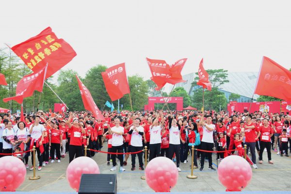 燃起来！南宁这群跑友在五象湖跑出靓丽风景线