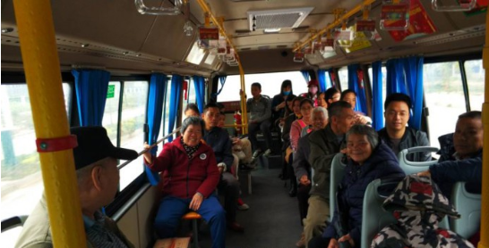 玉林至仁厚城乡公交打通村民进城“最后一公里