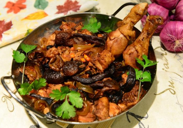 东北特色菜：小鸡炖蘑菇