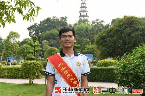 玉林：三男孩联手救援倒塌房屋下被埋男子