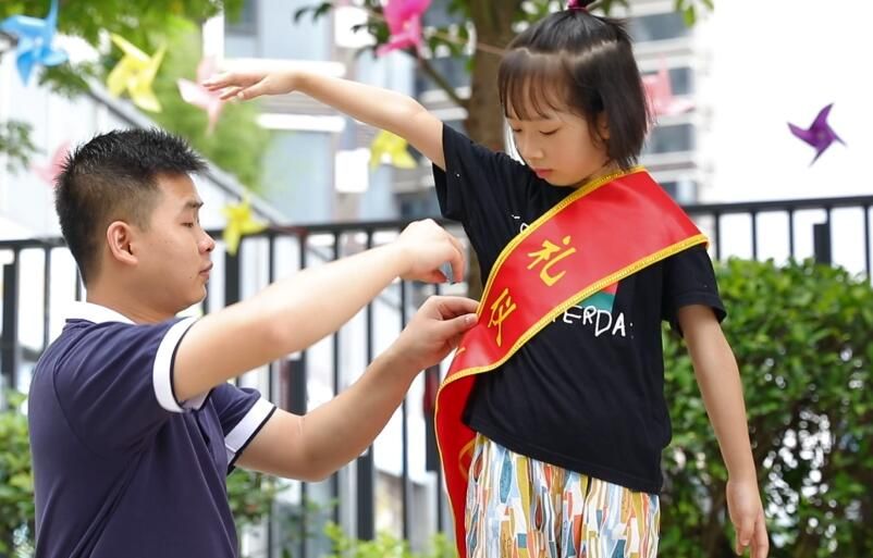 我的名字叫90后：他是孩子们的男“妈妈”