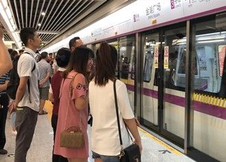 坐上地铁去高考！