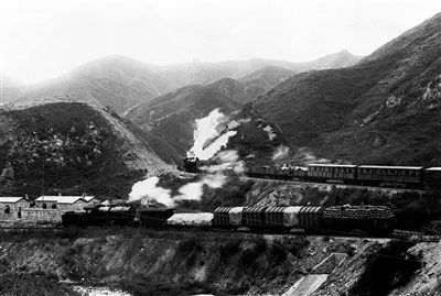 长城下的高铁车站｜礼赞70年