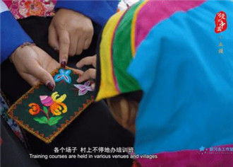 “可爱的中国”之土族：这里的绣娘用巧手绣出了“彩虹故乡”的骄傲