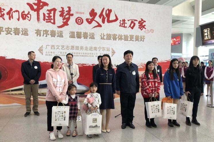 回家咯！2020年铁路春运大幕开启，南宁东站人头攒动热闹非凡