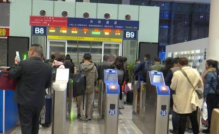 春运高峰期来了！广西首趟夜间动车从南宁东站开出