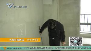 曾先生毛坯房：墙面地面空鼓开裂不平整 入户门框磕伤生锈密封条脱落