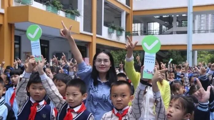 垃圾分类有妙招，“环保小卫士”现身滨湖路小学长虹校区