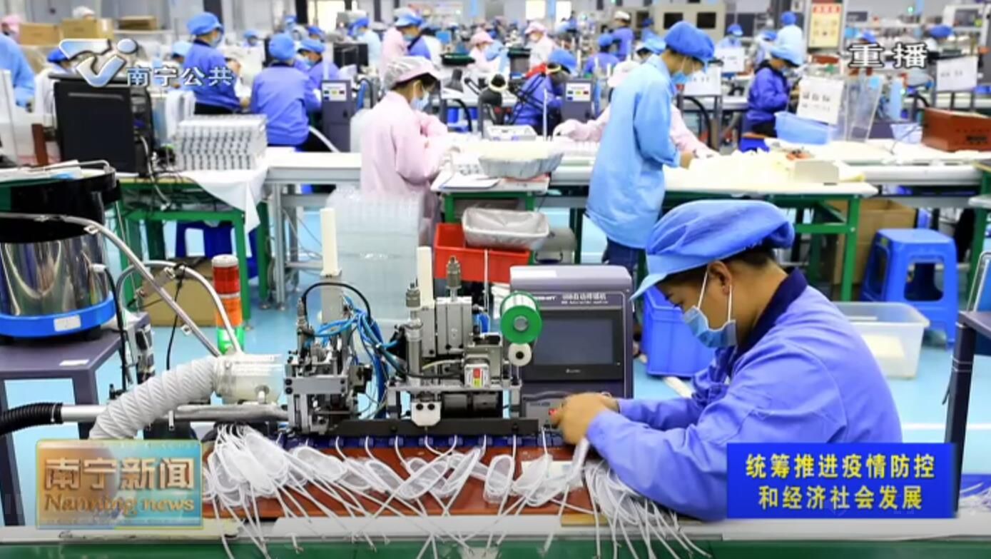 疫情防控不松劲  扶贫车间复工忙