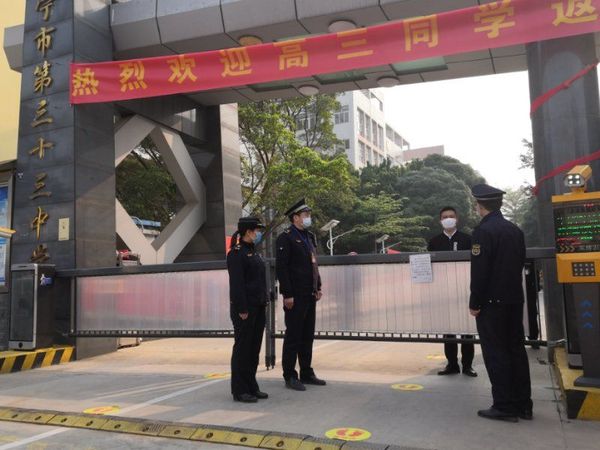 南宁城管加大执法力度，为南宁莘莘学子复学复课保驾护航