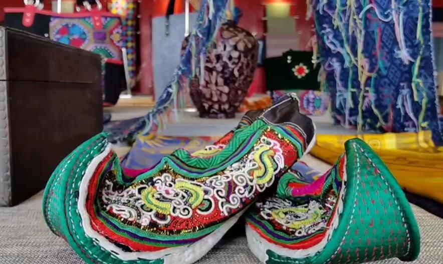 壮族技艺瑰宝——织锦