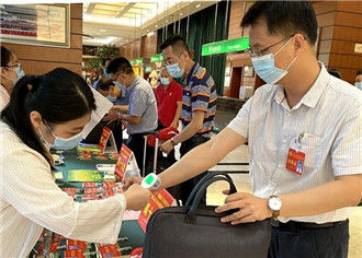 政协委员“亮码”报到，南宁进入“两会”时间