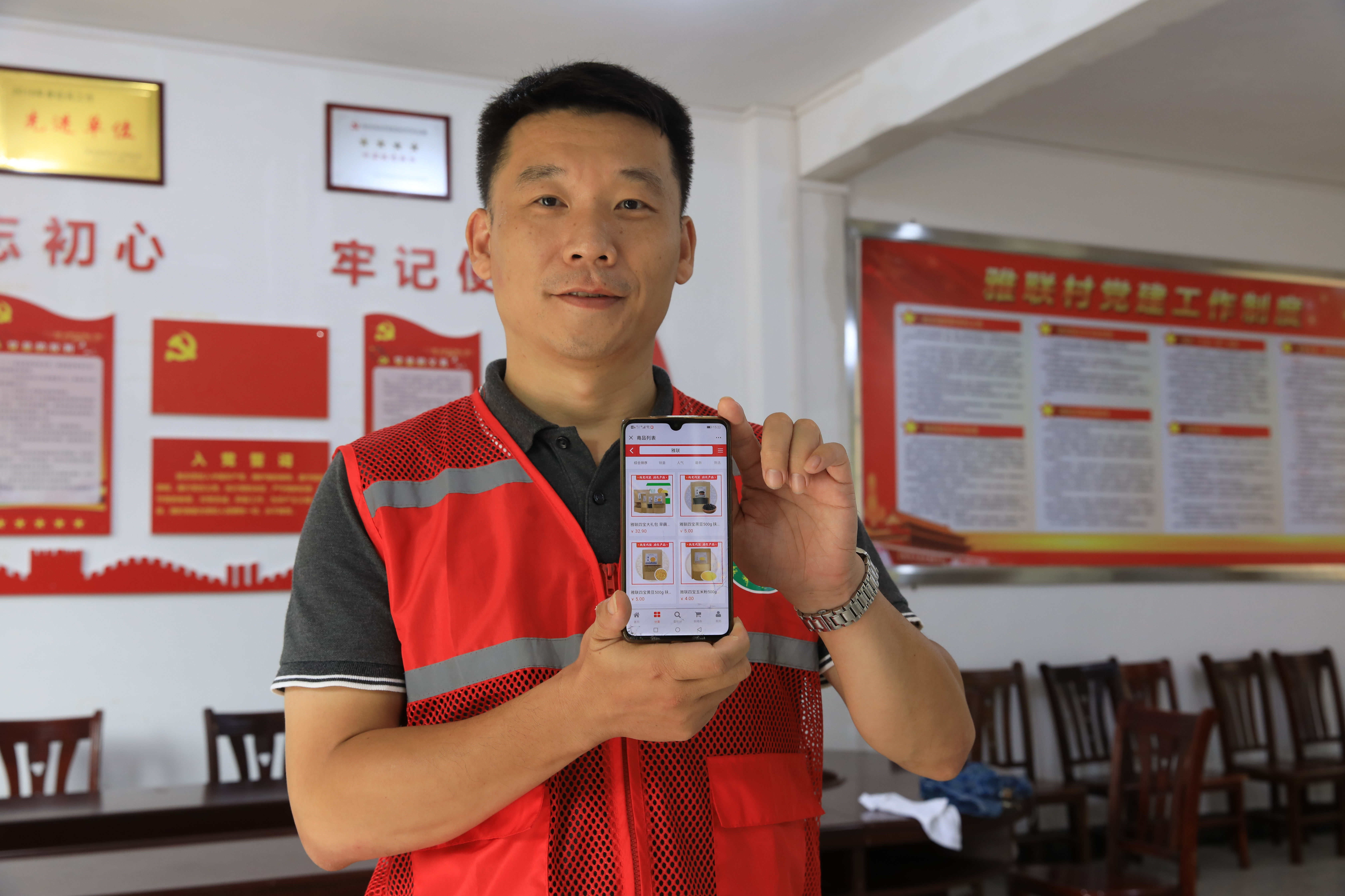 千名记者一线行丨马山县这两个村的脱贫妙招，原来是这些产业……