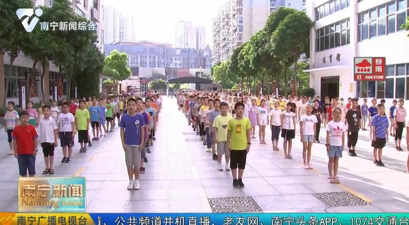 【创建全国文明城市】【弘扬社会主义核心价值观】上好规定课讲好自选课 师生积极参与创建文明城