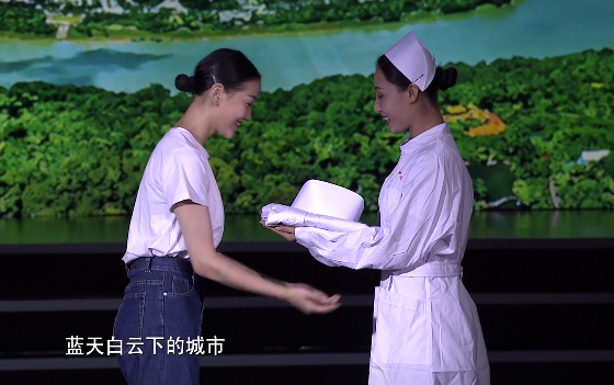 《勇敢抬头 向前走》