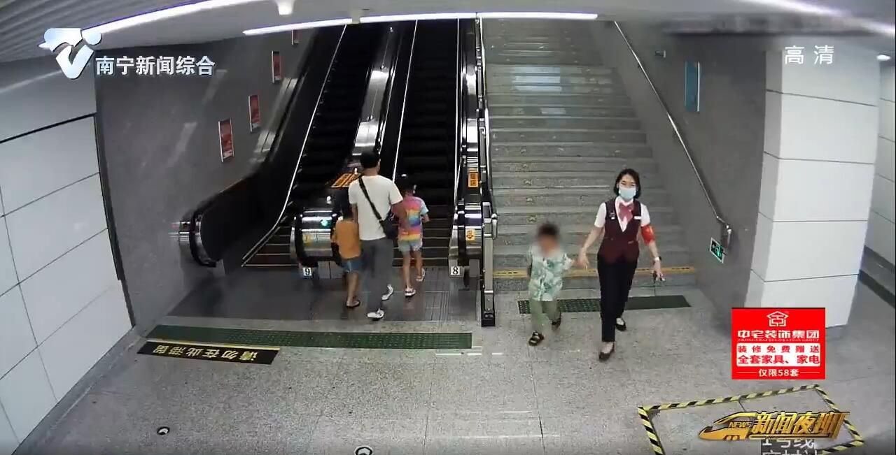 兩名孩子走失 民警幫找父母