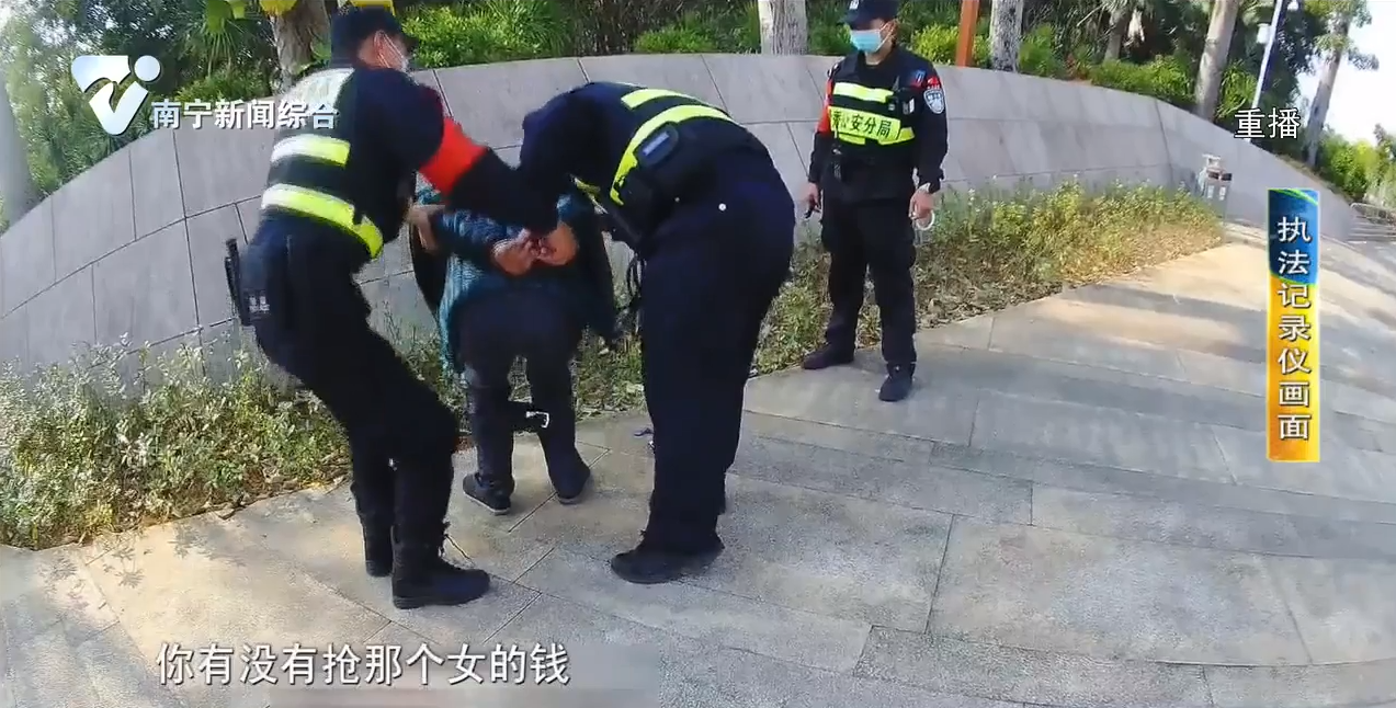 男子进店偷走3万多元 警民合力当街拿下小贼