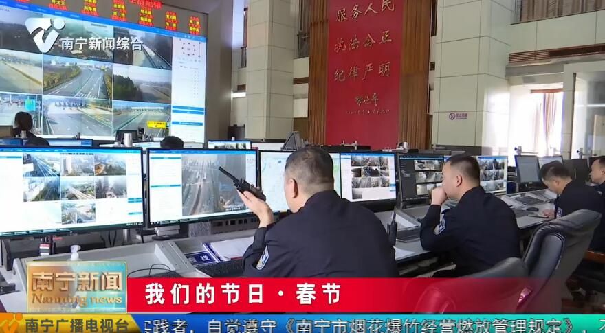 公安民警坚守岗位 为节日安保护航