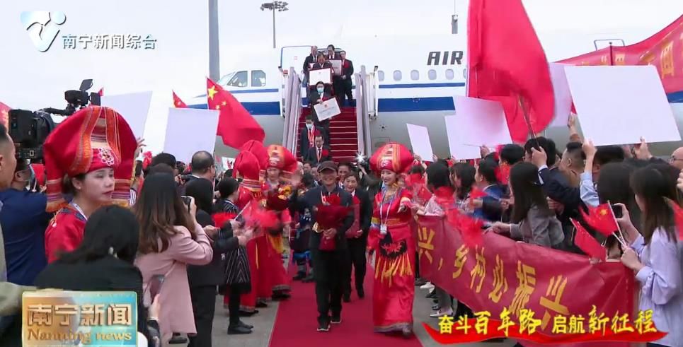南宁获全国脱贫攻坚先进个人和集体代表载誉归来