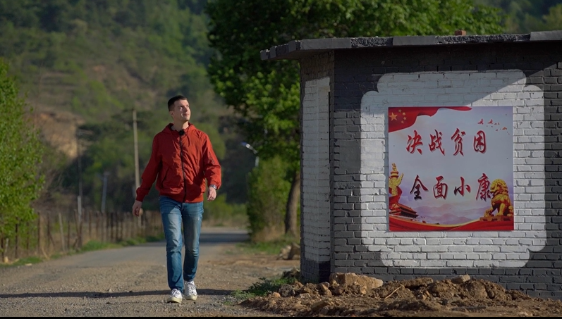 《精准扶贫为农民带来大变化 英国小哥哥的中国农村行》