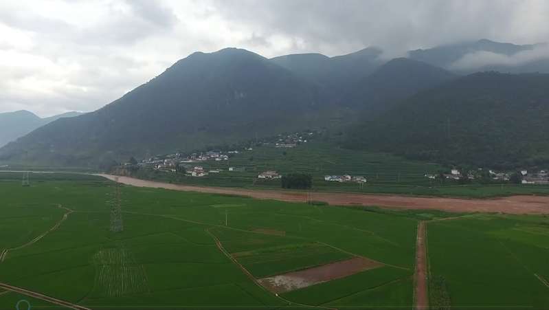 《网络名人助力脱贫攻坚》