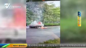 小貨車車廂起火 熱心群眾齊幫忙
