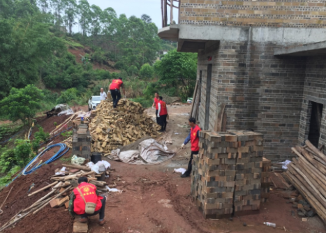 沿着高速看中国|寻旺乡志愿者积极参与两高沿线乡村风貌改造