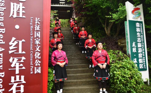 “沿着高速看中国——红色之旅看交通”主题采访活动走进龙胜