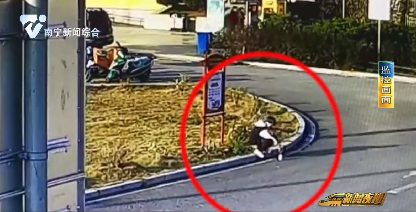 暖！糊涂小伙乘列车坐过站 民警自掏腰包助力回家