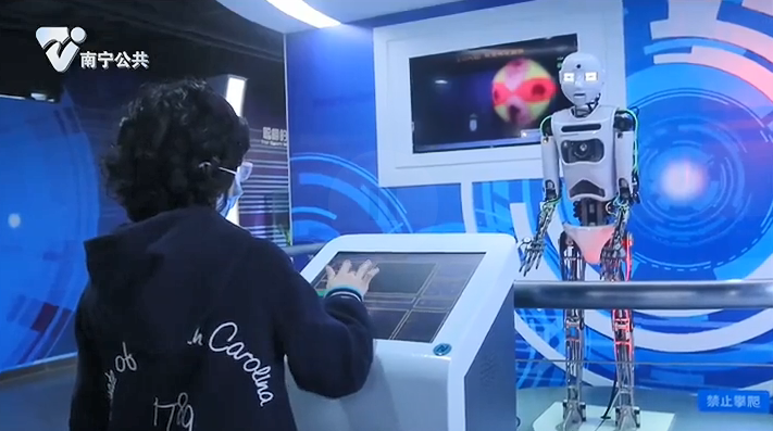 秀山社区开展关爱未成年人活动