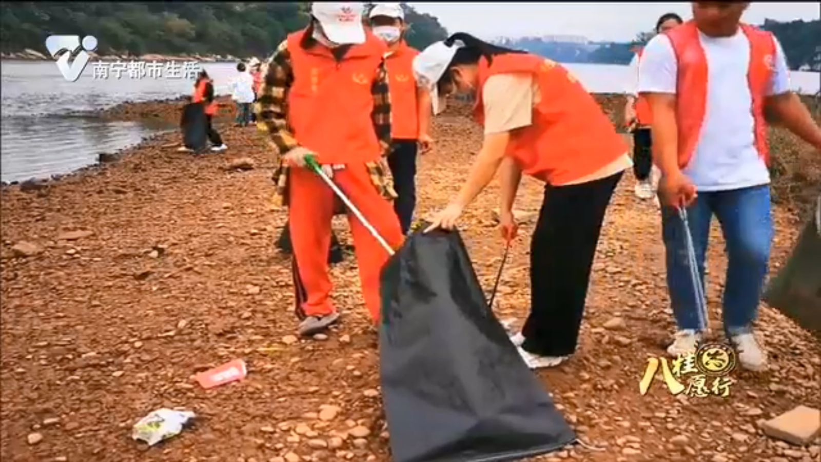 【关爱山川河流 保护母亲河】崇左开展河湖清漂志愿服务活动