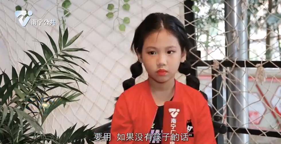 【童言无忌】话题：吃饭时为什么要用筷子？