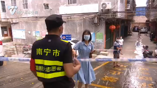 【南宁志愿者在行动】南宁——仓库突发火灾 危急时刻志愿者“救”在身边