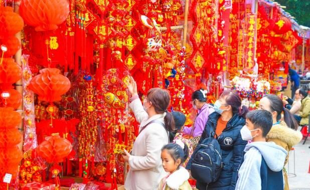 红红火火！临近春节，南宁年货市场热闹非凡