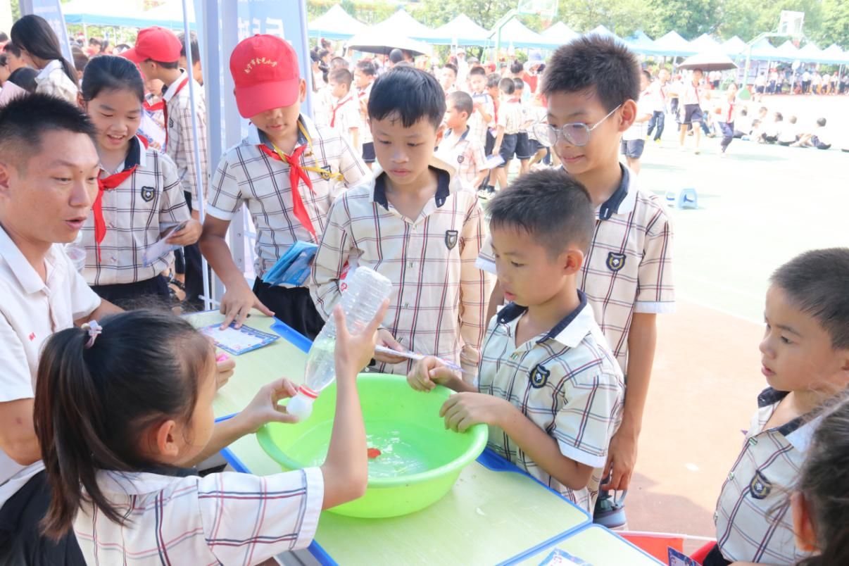 西鄉塘區舉辦2023年全國科普日南寧市西鄉塘區活動暨廣西青少年科學薈南寧市西鄉塘區活動啟動儀式
