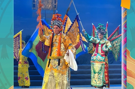 粵劇名家歐凱明在南寧舉辦專場(chǎng)演出 觀眾中有不少年輕面孔